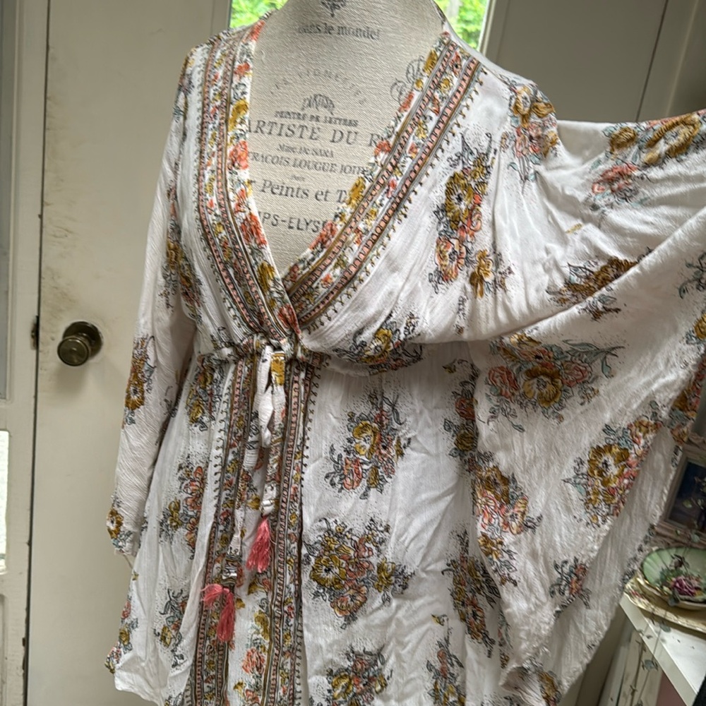 Floral bat wing top - Picture 1 of 3
